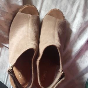 9.5 Toms high heels